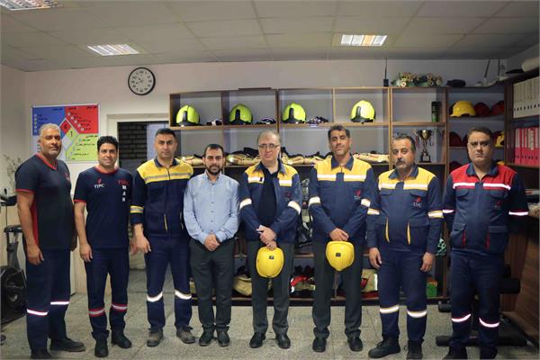 حضور مدیرعامل شرکت پتروشیمی تخت جمشید در واحد HSE به مناسبت روز ایمنی و آتش نشانی